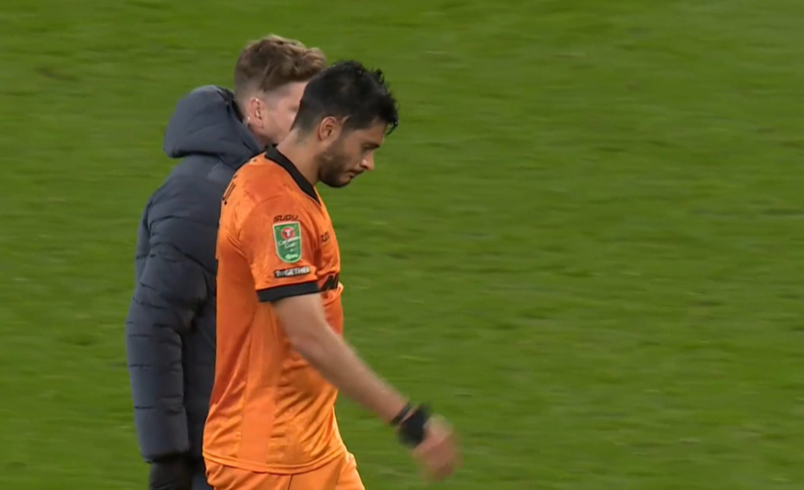 Raúl Jiménez sale lesionado con Wolverhampton y enciende alerta en la Selección Mexicana