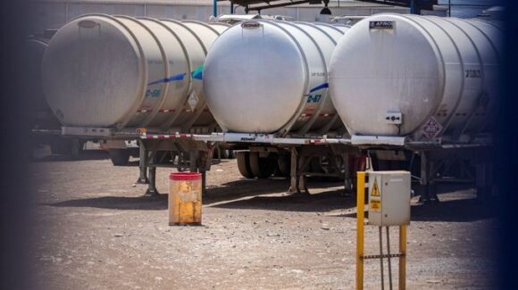 El SAT rastreará cada litro de gasolina para combatir el huachicol fiscal en 2027
