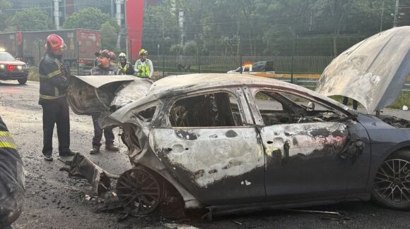 Pareja muere calcinada tras choque e incendio en autopista México-Toluca