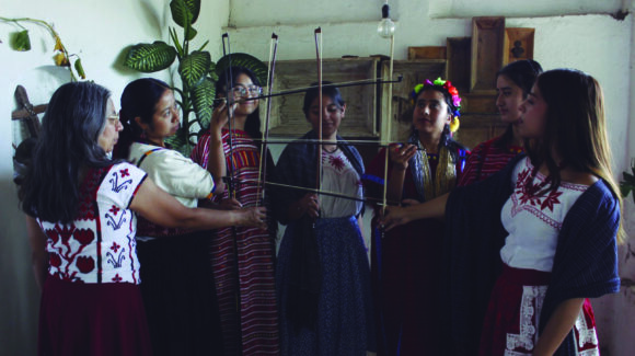 Celebran el Día de la Mujer Indígena con concierto experimental en Palacio de Bellas Artes