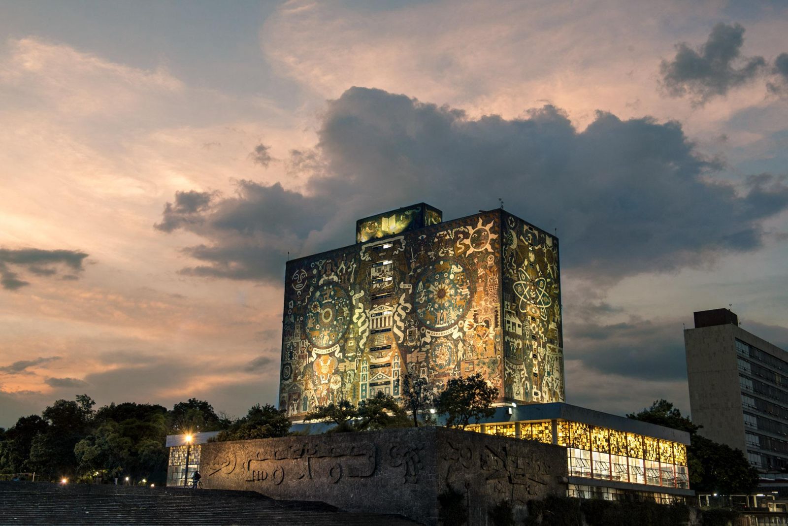 UNAM asigna 1,743 lugares extras y cierra la admisión de licenciatura con 50,817