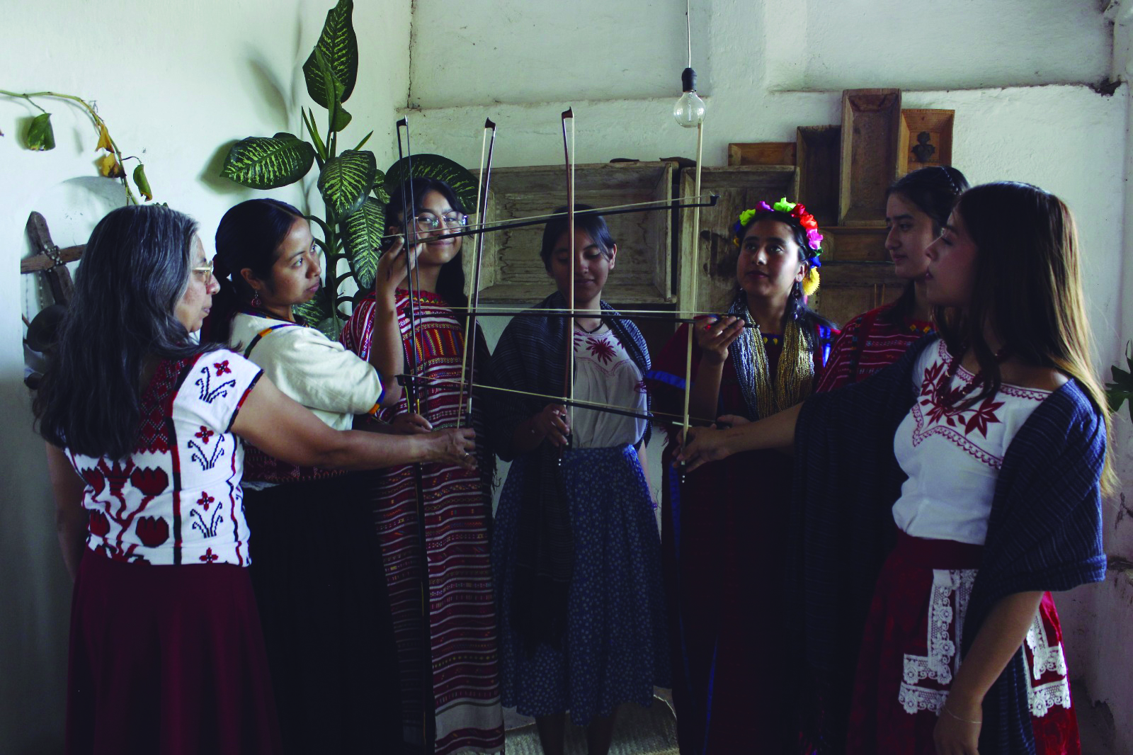 Celebran el Día de la Mujer Indígena con concierto experimental en Palacio de Bellas Artes