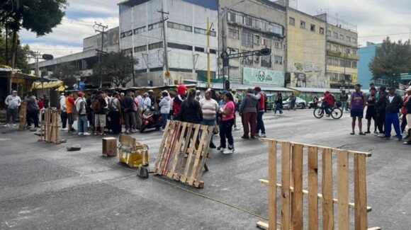 CDMX: Devuelven predio en La Merced a inmobiliaria; familias en la calle