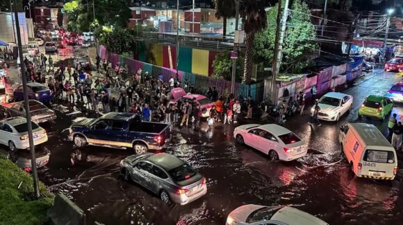 Lluvias colapsan vialidades en Iztacalco y Venustiano Carranza en la Ciudad de México