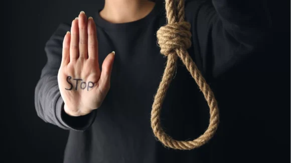 Suicidios en México suben a 8,709 en 2025; jóvenes y adultos concentran los casos, advierten especialistas