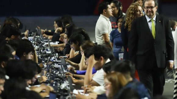 UNAM regresa a exámenes presenciales tras problemas en prueba en línea