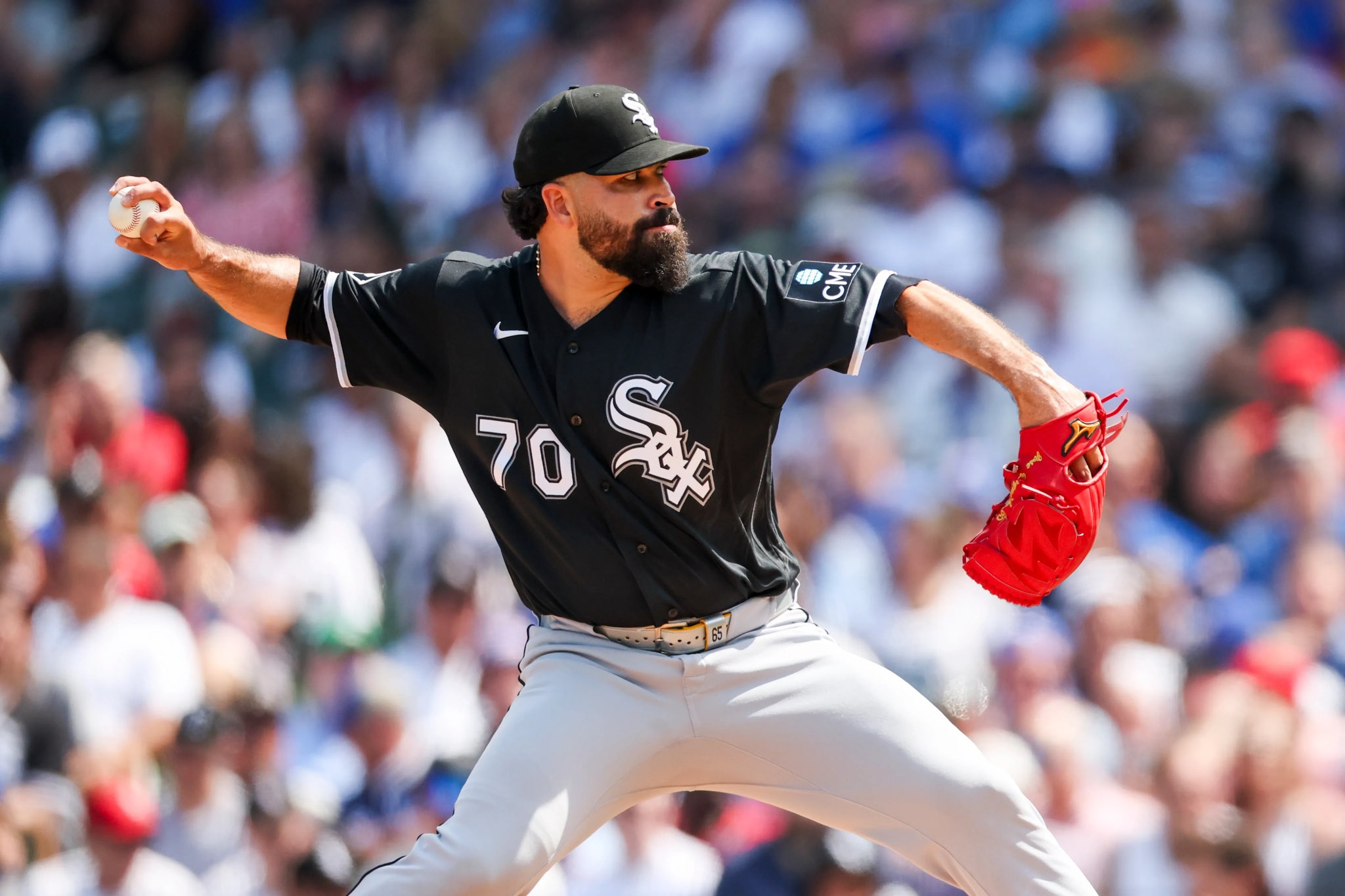 El lanzador mexicano José Urquidy deja a Medias Blancas y llega a Phillies