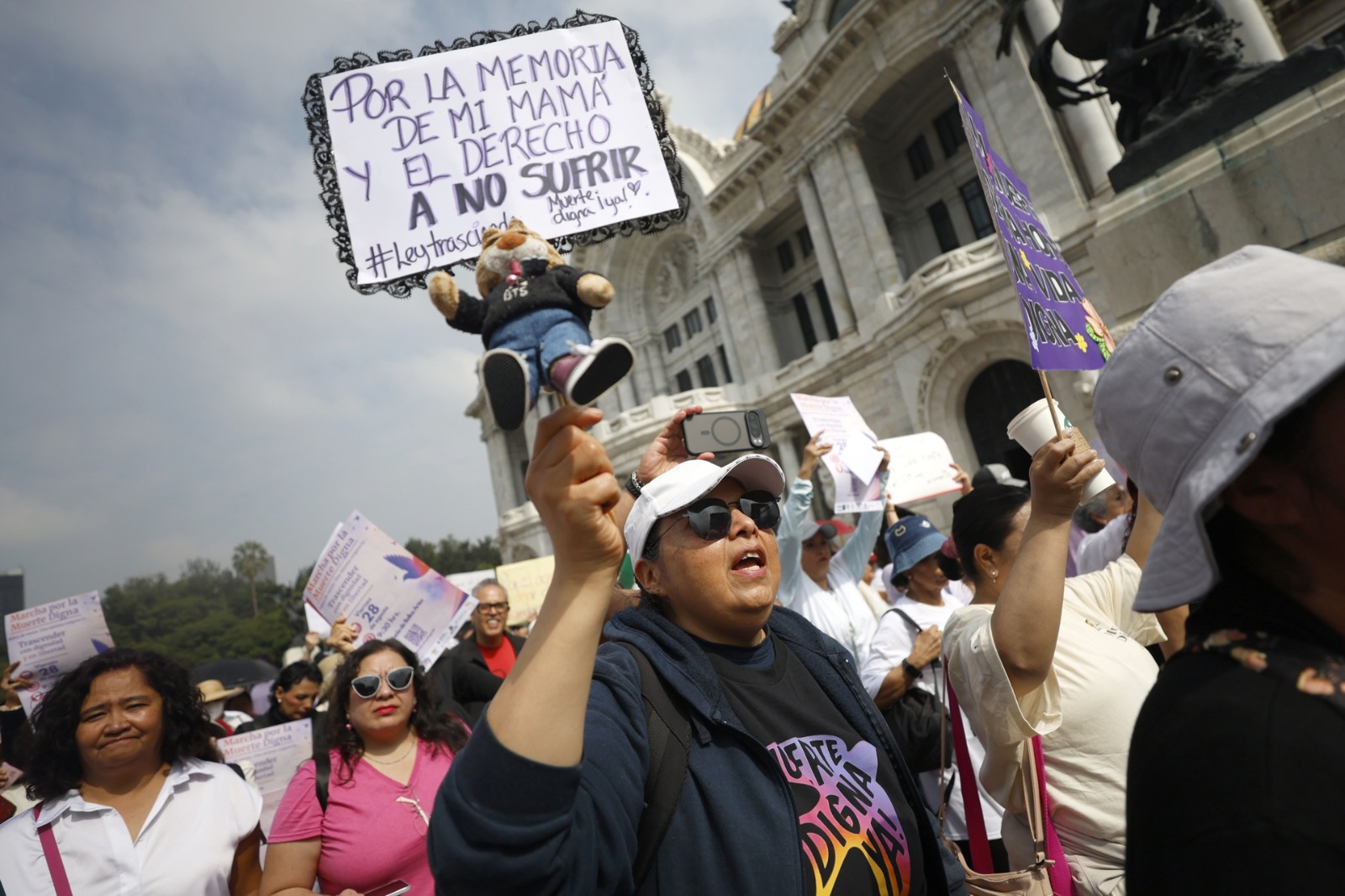 Eutanasia divide a gobierno de la Ciudad de México y a la oposición