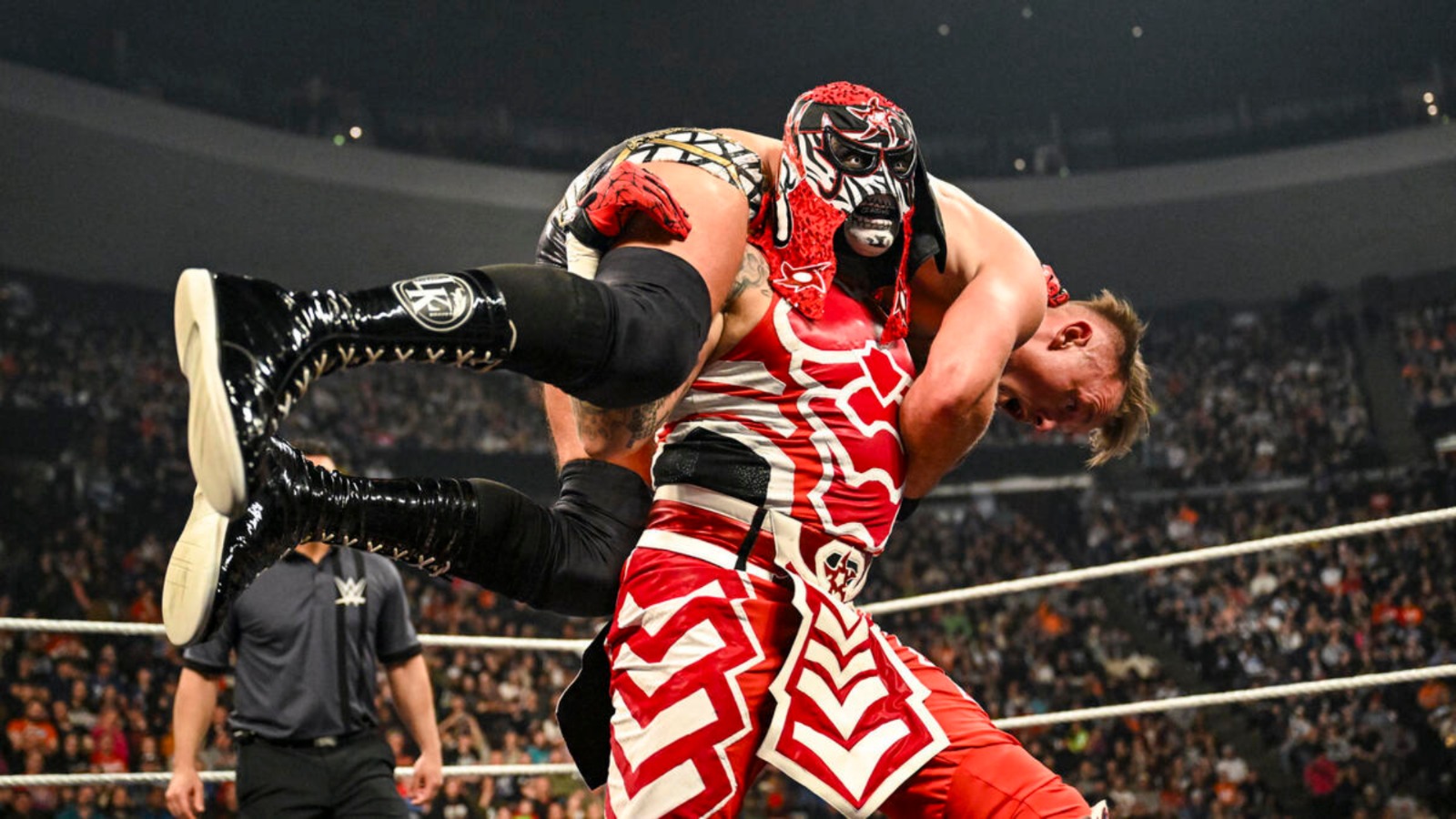 ¡Regreso triunfal! Tras 15 años, la WWE arma fiesta de campeonatos en la CDMX