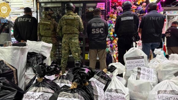 IMPI y SSC decomisan mercancía apócrifa en Friki Plaza, Fan Center y plaza Meave; aseguran 477 piezas