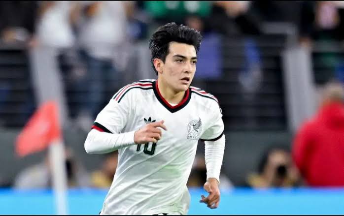 Real Madrid y Barcelona van por Gilberto Mora según el Diario As