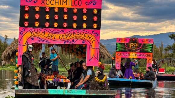 Recorre Xochimilco a través de sus campos de cempasúchil y sus historias
