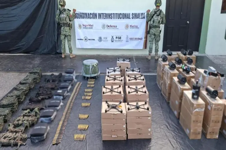 Aseguran 48 drones, explosivos y un vehículo blindado en operativos federales en Rosario y Concordia