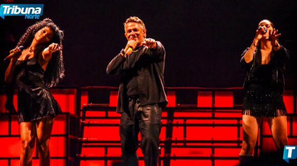 Alejandro Sanz cautiva Monterrey con una romántica velada en el Estadio Borregos