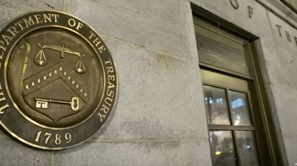 Estados Unidos sanciona a bufete con sede en Panamá y Grecia por presunta red para mover petróleo iraní