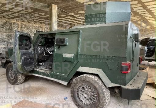 FGR asegura durante cateo en Guasave, Sinaloa, cinco vehículos con blindaje artesanal