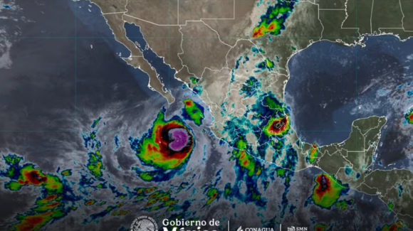Huracán ‘Rachel’ sube a categoría 2 y golpea con lluvias al Pacífico; estos son los estados donde habrá precipitaciones fuertes