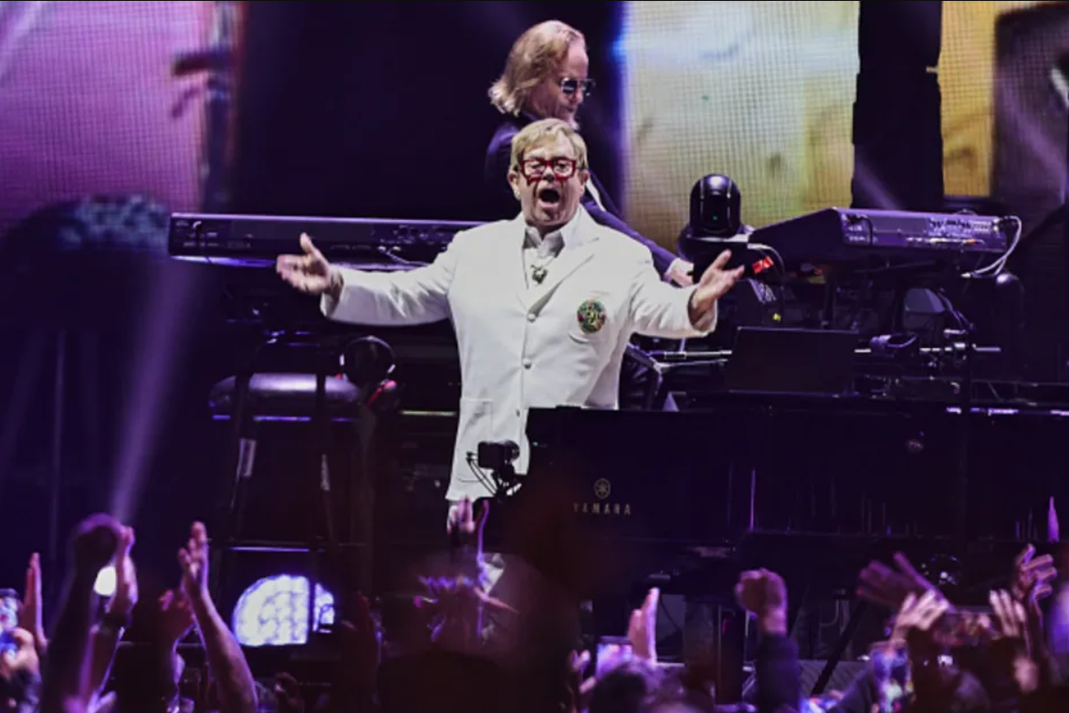 Elton John se despide de México entre lluvia y ovaciones: “Gracias por todo el amor”