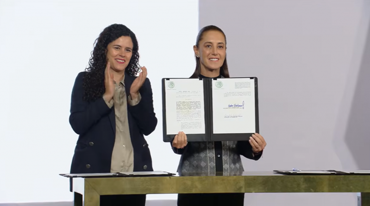 Sheinbaum firma decreto para prohibir doble nacionalidad de candidatos a presidente y gobernadores