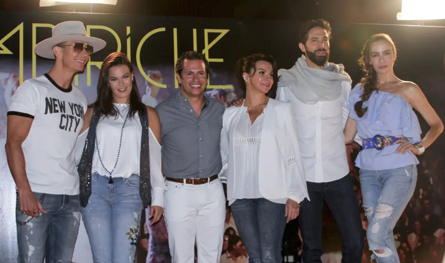 Sasha Sokol se une a sus excompañeros de grupo para deslindarse de la serie Timbiriche