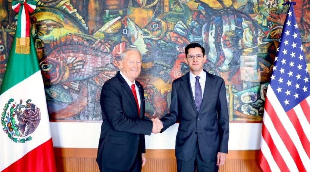 Roberto Velasco se reúne con Ronald Johnson; abordan agenda bilateral y cooperación en seguridad