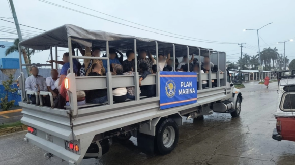 Colima activa Plan Marina y DN-III-E ante el avance del huracán ‘Simon’ categoría 2