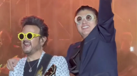 Aleks Syntek sorprende al cantar con Dani Flow en pleno concierto en Guanajuato