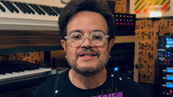 Aleks Syntek pospone gira por Europa tras recomendación de su psiquiatra; revela trastorno psicótico
