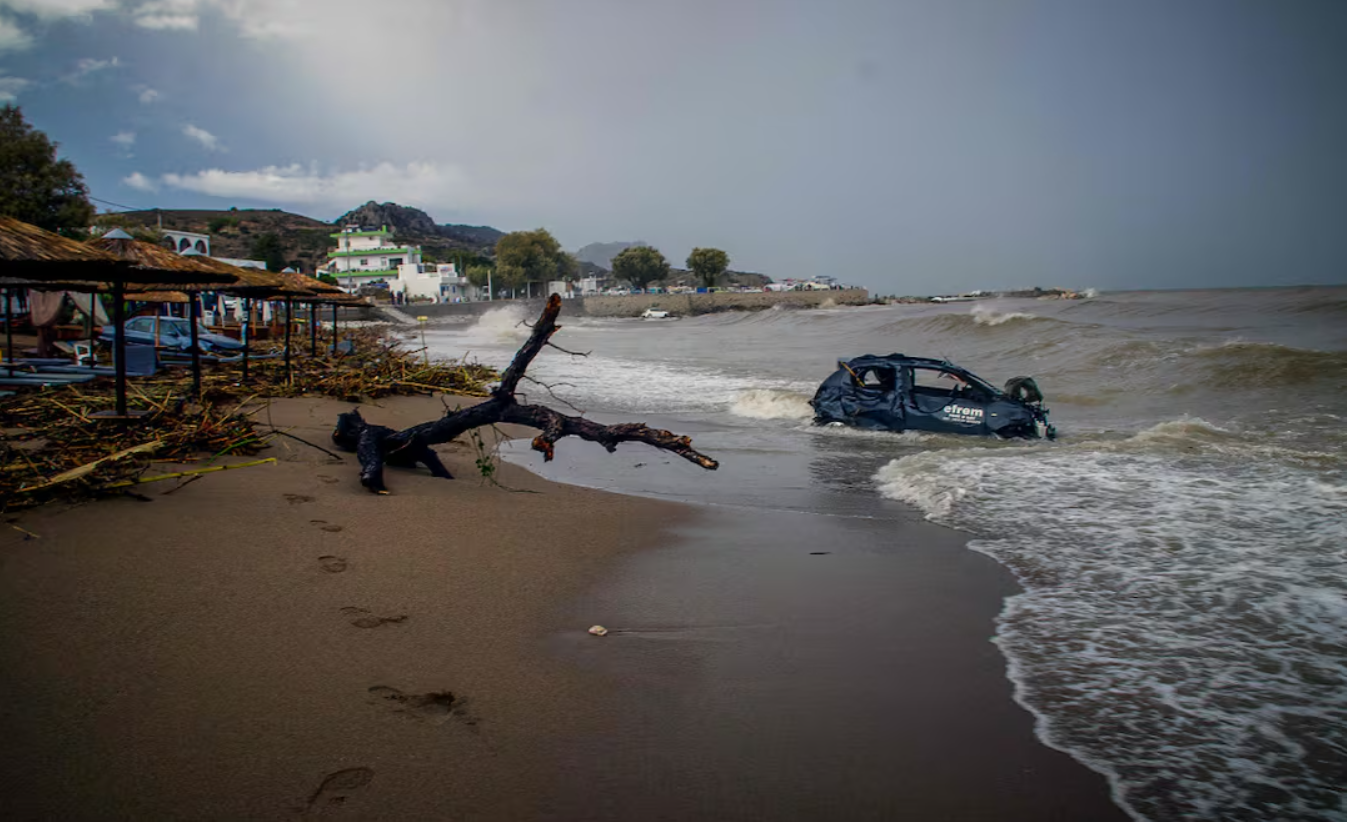 Lluvias torrenciales en Grecia dejan un muerto y miles de evacuados en varias islas