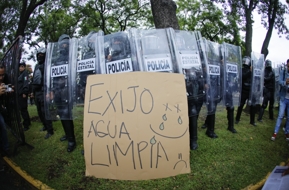 CNDH investiga presuntos abusos policiales durante protesta por agua limpia en Jalisco