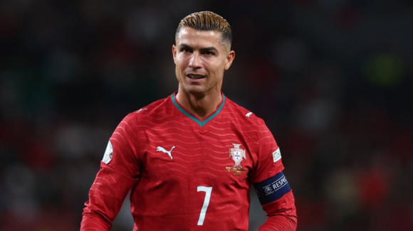 Cristiano Ronaldo recibe una suspensión y una multa por abandonar la concentración