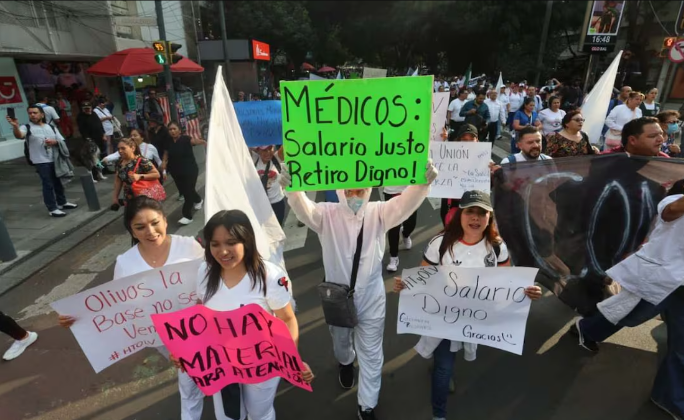 Trabajadores del IMSS rechazan aumento salarial del 8% y califican la oferta de “inaceptable”
