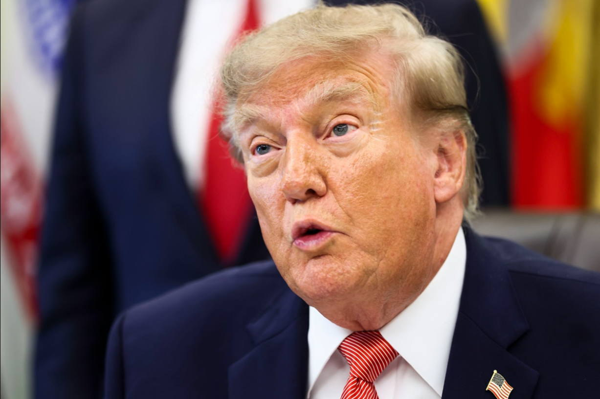 Trump acusa a Irán de elevar el precio del petróleo para perjudicarlo en las elecciones