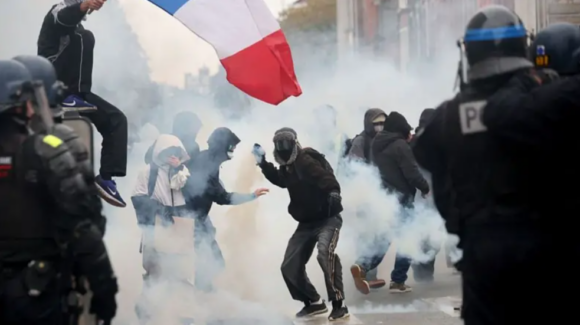 Francia roza los mil detenidos en nuevas protestas; el Gobierno prevé más arrestos