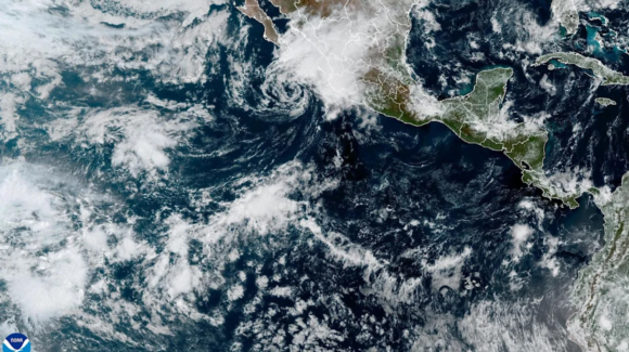 ‘Vance’ recupera fuerza como tormenta tropical y amenaza con lluvias intensas al noroeste de México