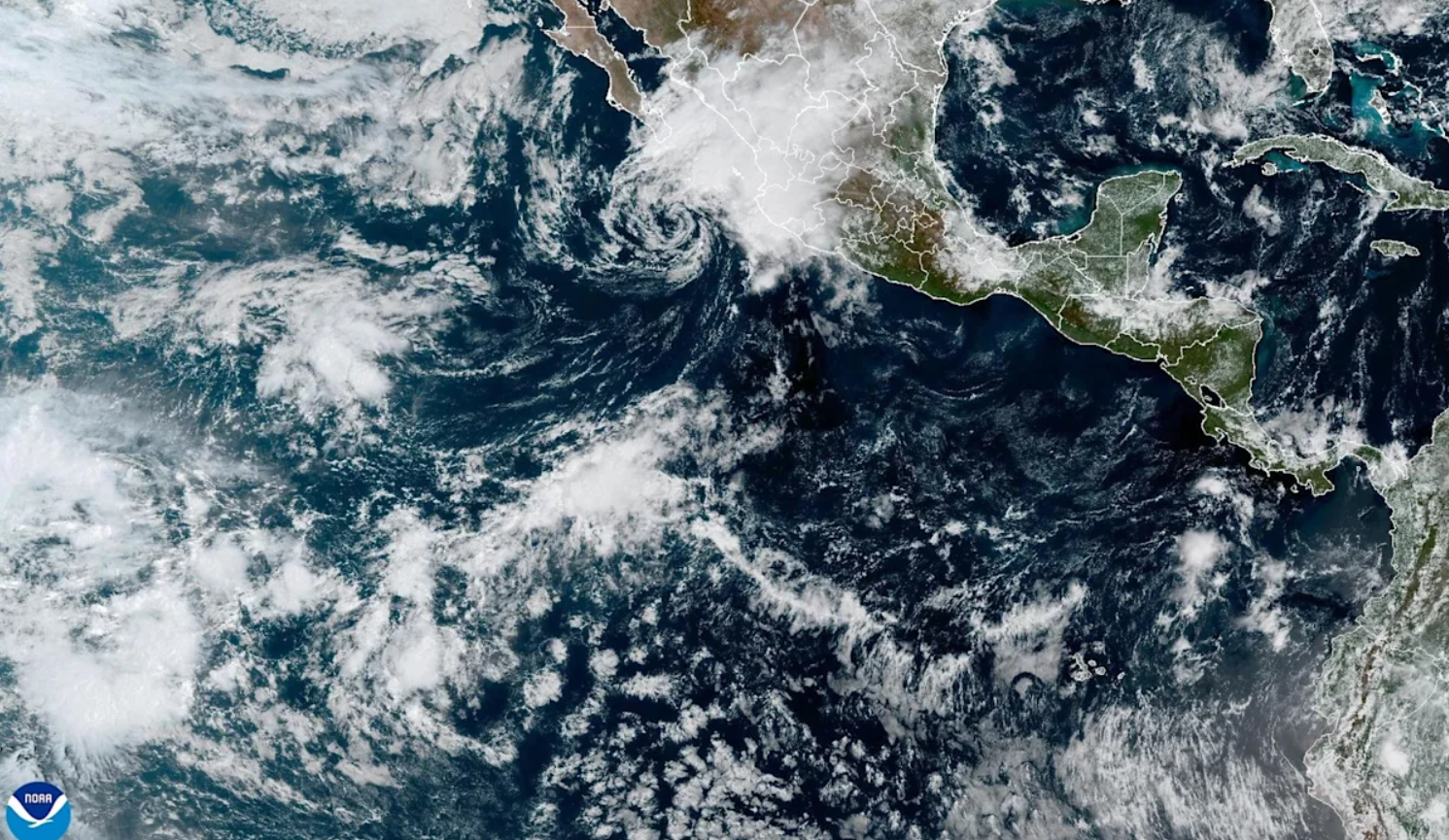 ‘Vance’ recupera fuerza como tormenta tropical y amenaza con lluvias intensas al noroeste de México