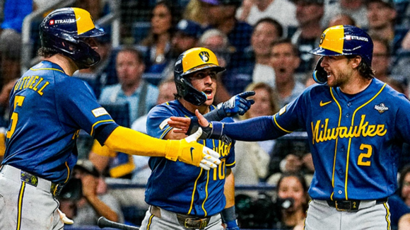 MLB: Cerveceros aplastan 10-1 a Rays y quedan a un triunfo de conquistar la Serie Mundial