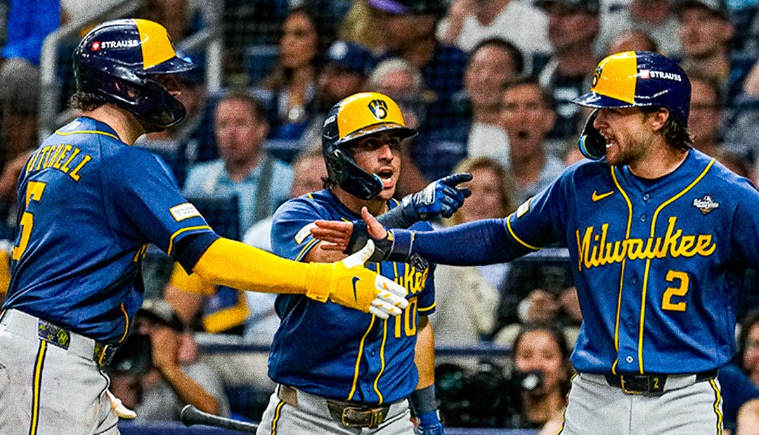 MLB: Cerveceros aplastan 10-1 a Rays y quedan a un triunfo de conquistar la Serie Mundial