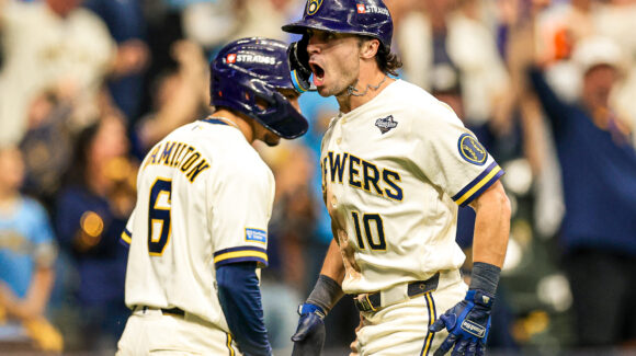 ¡Remontada cervecera! Milwaukee vence a Tampa Bay y toma ventaja de 2-0 en la Serie Mundial