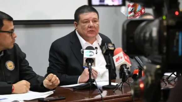 Defensa de exfiscal César Jáuregui acusa falta de pruebas en caso por traición a la patria