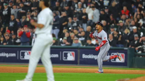 MLB: Guardianes vence a Medias Blancas y fuerza el quinto juego decisivo