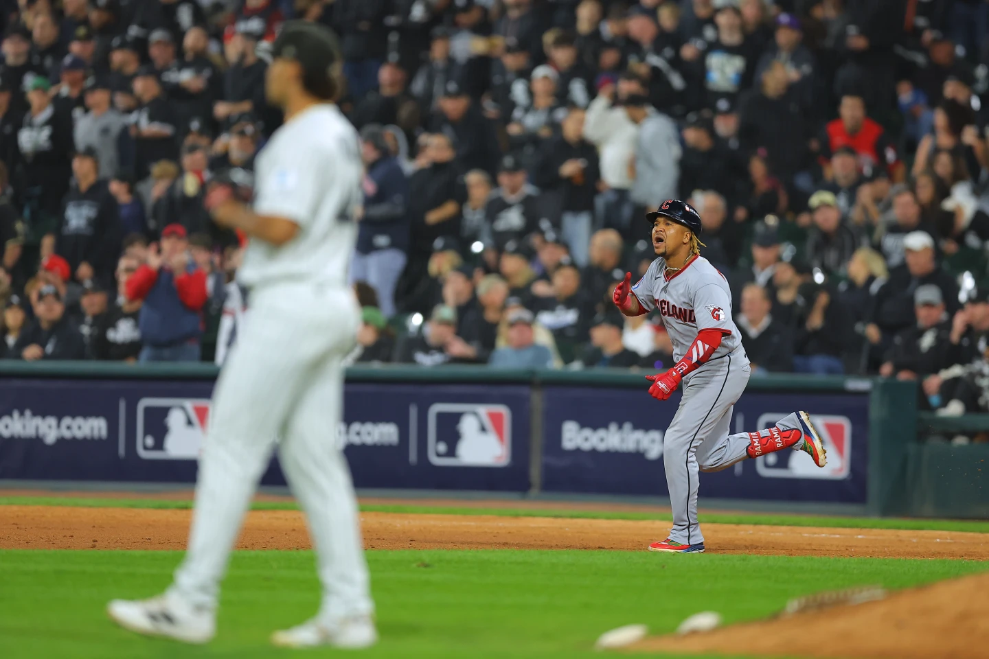 MLB: Guardianes vence a Medias Blancas y fuerza el quinto juego decisivo
