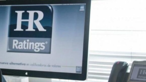 HR Ratings recorta calificación de deuda de largo plazo de México por presiones fiscales y bajo crecimiento