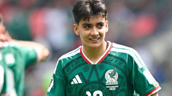 Gilberto Mora cumple 18 años  y festeja en medio de rumores que lo ubican en Europa