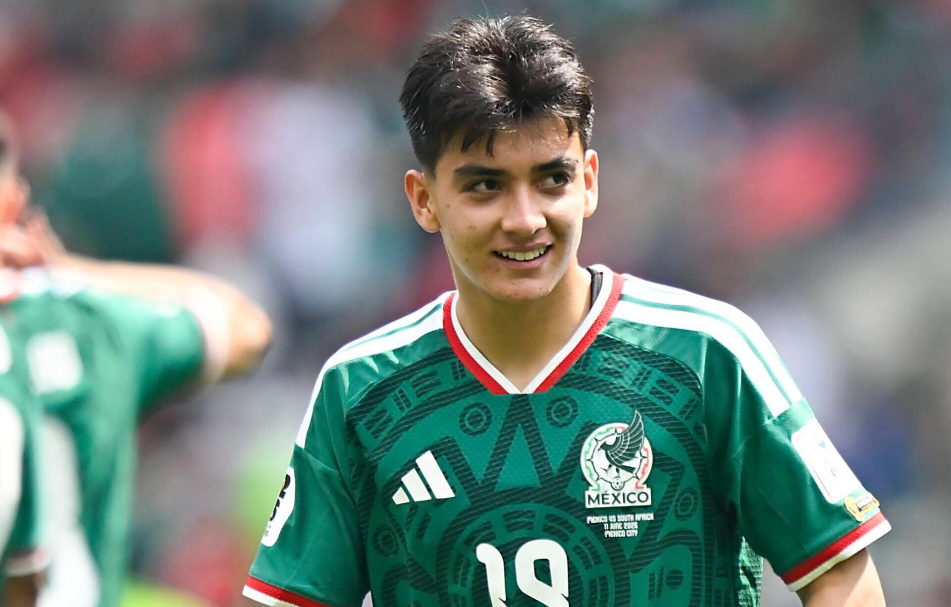 Gilberto Mora cumple 18 años  y festeja en medio de rumores que lo ubican en Europa