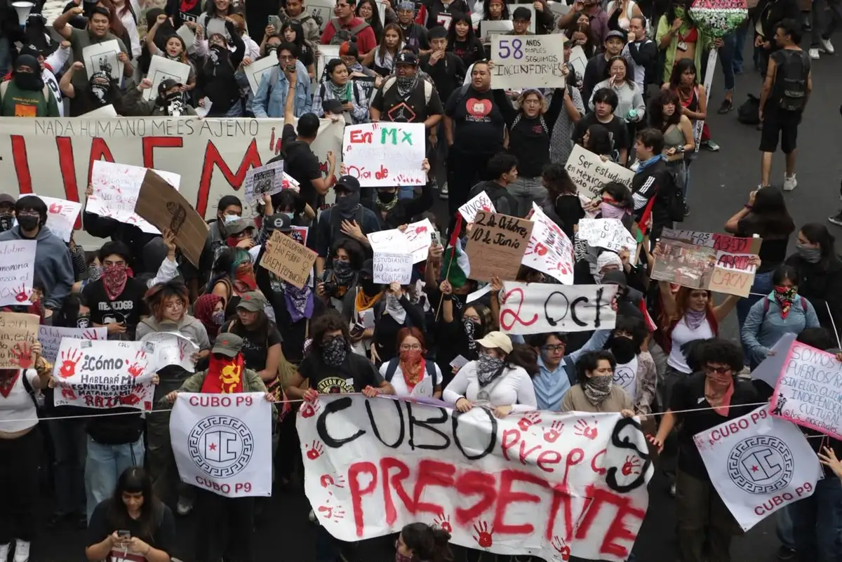 Marcha del 2 de octubre avanza hacia el Zócalo de CDMX entre tensión y enfrentamientos