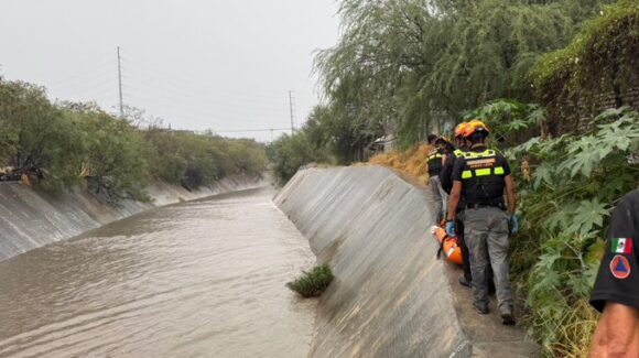 Lluvias en Monterrey dejan dos cuerpos localizados, autos varados y afectaciones en el área metropolitana