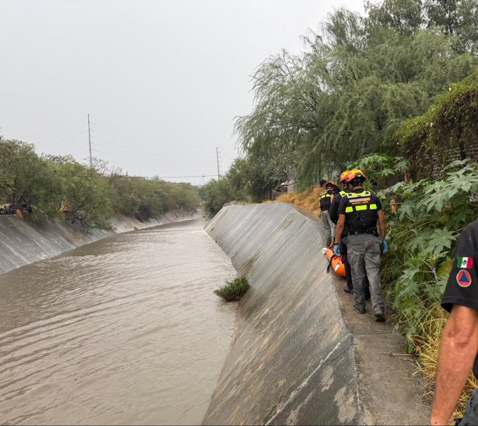 Lluvias en Monterrey dejan dos cuerpos localizados, autos varados y afectaciones en el área metropolitana