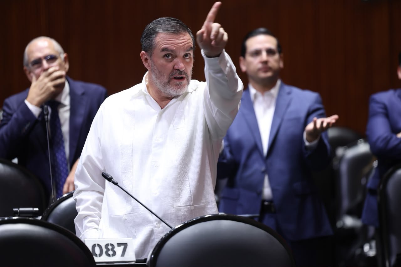 PAN exige a Claudia Sheinbaum atender protestas de médicos del IMSS y pide relevo de Zoé Robledo