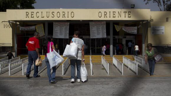 Reos mandan en cinco de los 13 penales de Ciudad de México: CNDH